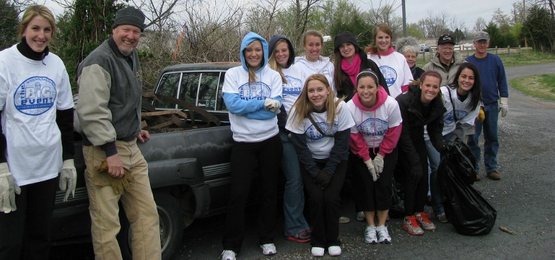 5 Ways Volunteering With Your Coworkers Will Help Your Career